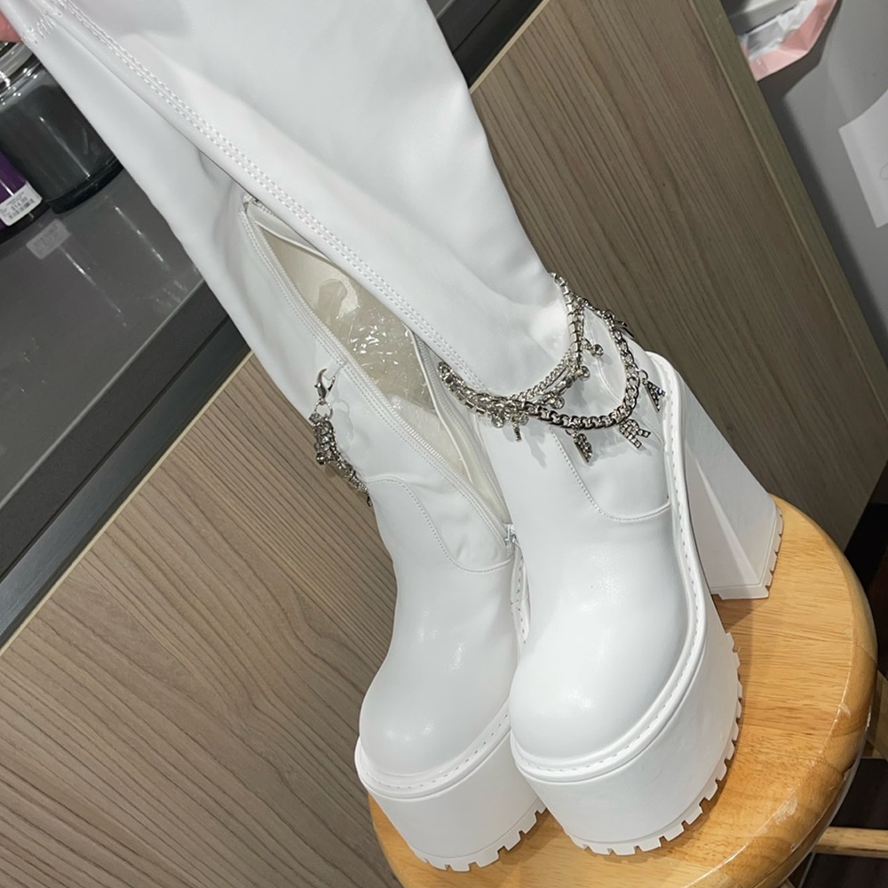 Brand new bratz doll boots 6